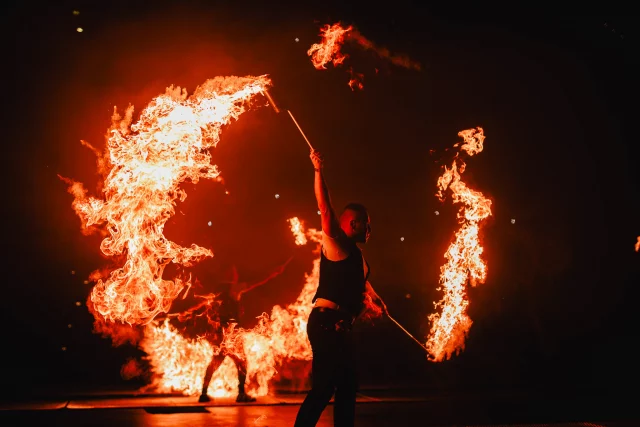Feuer frei! 🔥 Denn beim Opening der letzten Tour wurde es ganz schön heiß 🥵

11.01.2026 München
17.01.2026 Hamburg - 2 Shows 
24.01.2026 Magdeburg - 2 Shows 
31.01.2026 Nürnberg - 2 Shows 
Tickets: Link in bio 

Foto: @_max_schwarz_ 
#nightoffreestyle #nof #show #freestyle #fire #opening